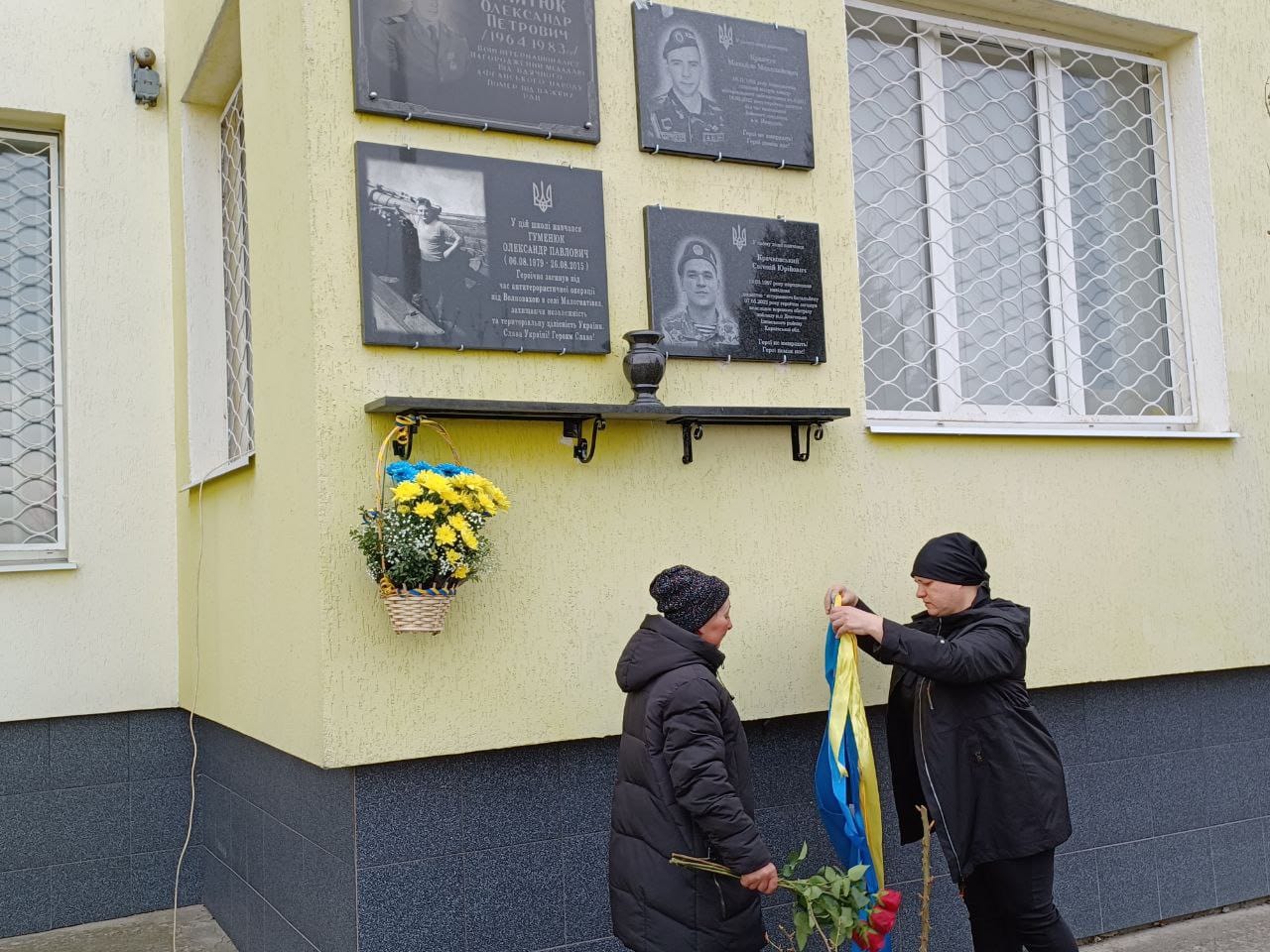 Новини Хмельницького - фото з «Герої не вмирають»: на Шепетівщині відкрили меморіальні дошки трьом загиблим бійцям