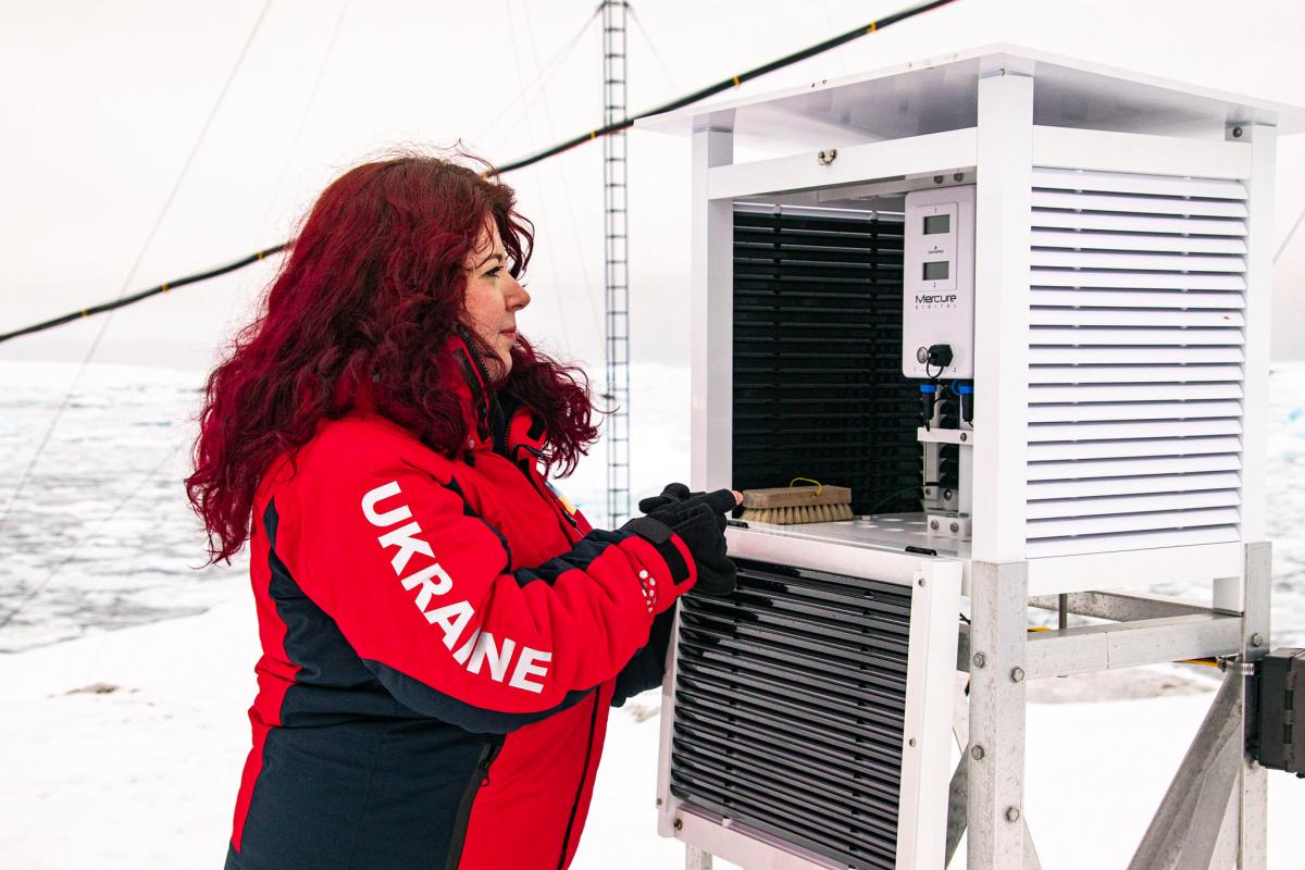 На зображенні може бути: 1 особа та стоїть