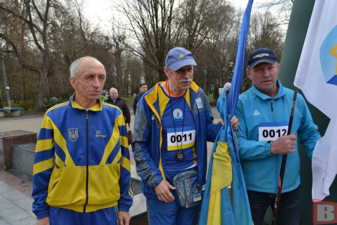 Новини Хмельницького - фото з Як у Хмельницькому бігли на підтримку батальйону “Штурм” (ФОТОРЕПОРТАЖ)