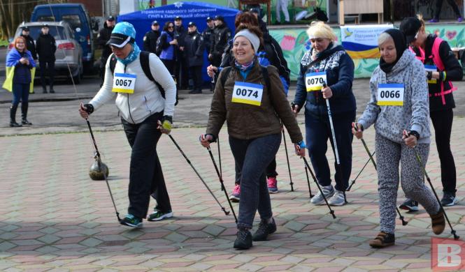 Новини Хмельницького - фото з Як у Хмельницькому бігли на підтримку батальйону “Штурм” (ФОТОРЕПОРТАЖ)