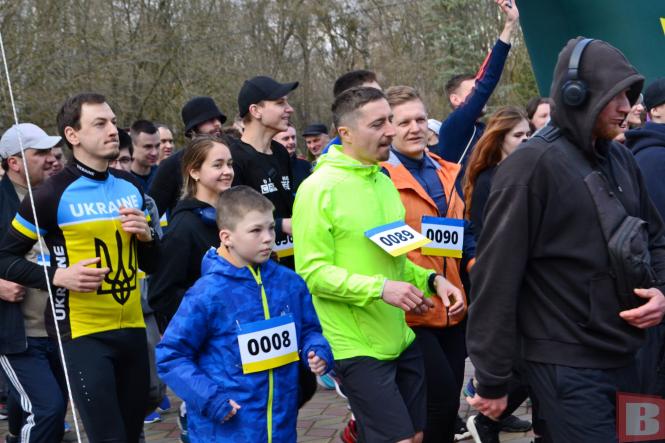 Новини Хмельницького - фото з Як у Хмельницькому бігли на підтримку батальйону “Штурм” (ФОТОРЕПОРТАЖ)