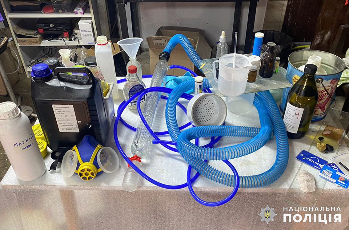 Новини Хмельницького - фото з Хмельничанин створив нарколабораторію і виготовляв амфетамін (ФОТО)