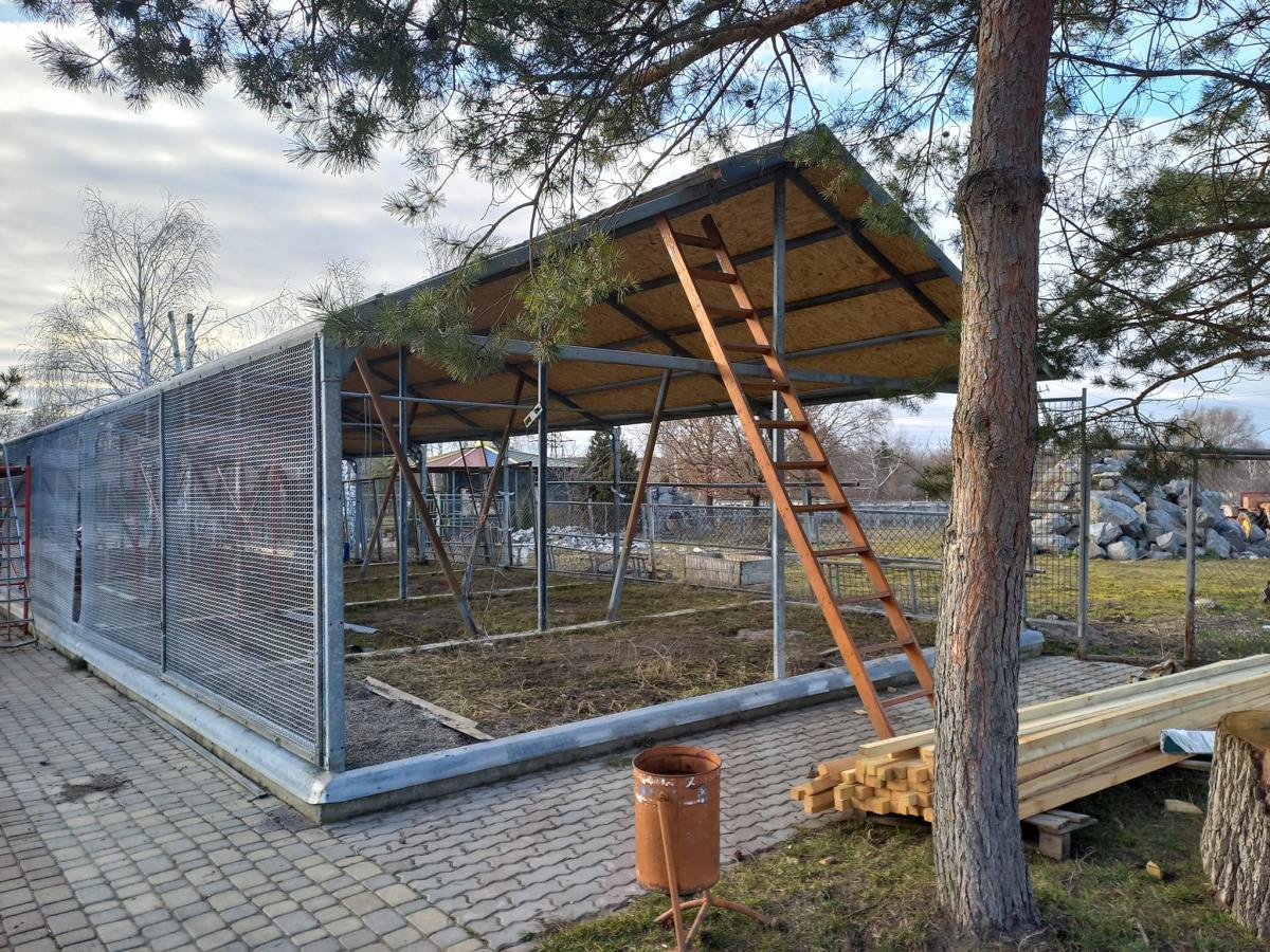 Новини Вінниці - фото з У Подільському зоопарку будують фазанарій на вісім вольєрів На зображенні може бути: на відкритому повітрі та дерево