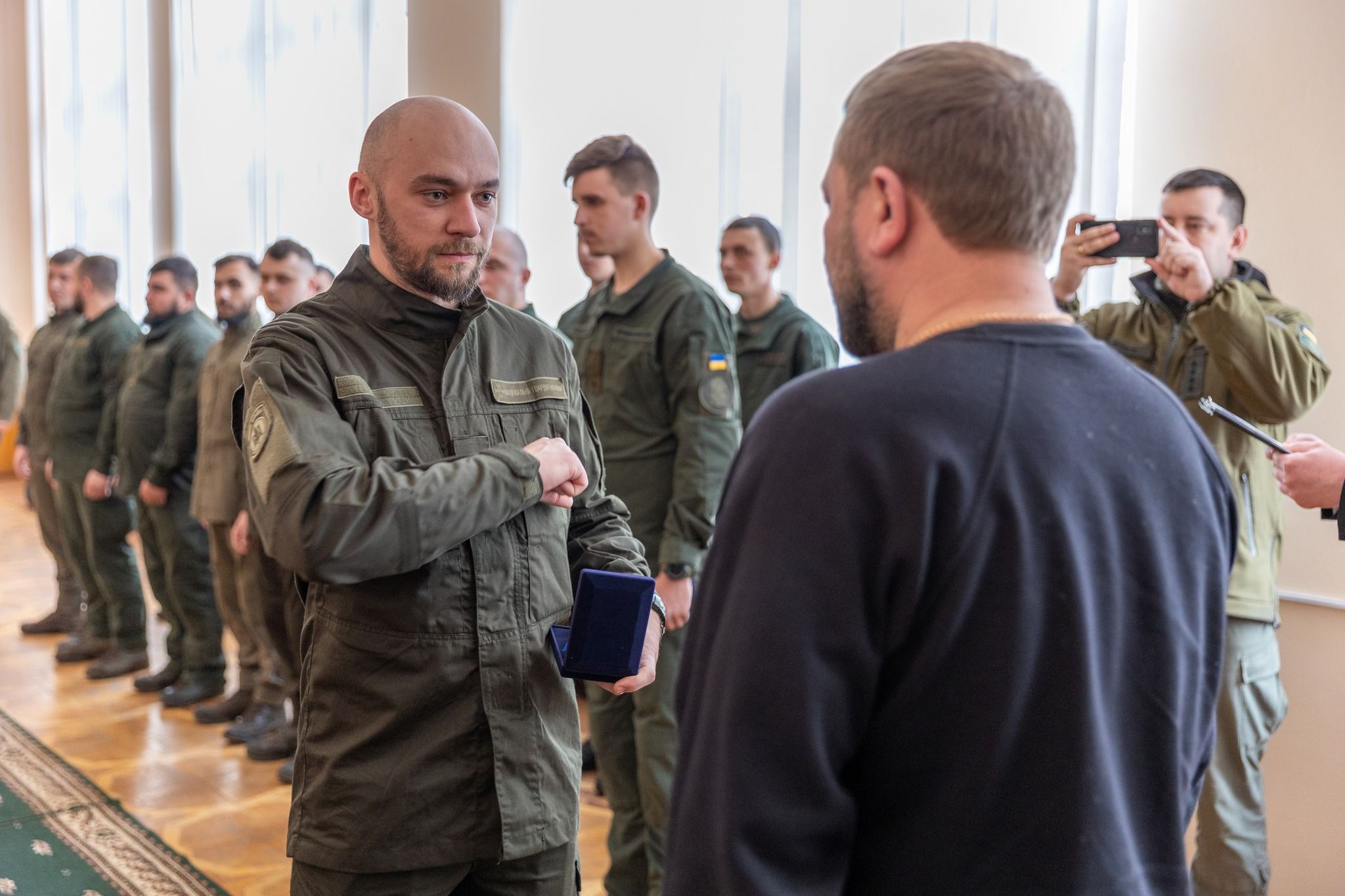 Новини Тернополя - фото з Нацгардійці подарували Тернопільщині прапор з Донеччини