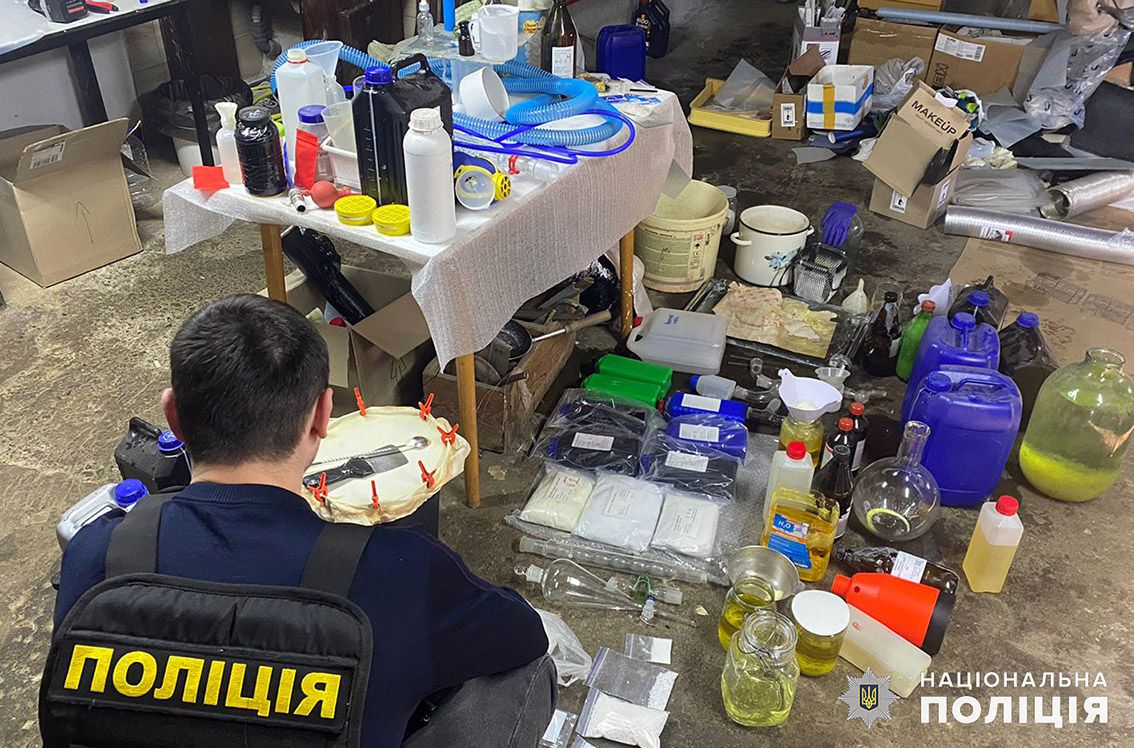 Новини Хмельницького - фото з Хмельничанин створив нарколабораторію і виготовляв амфетамін (ФОТО)