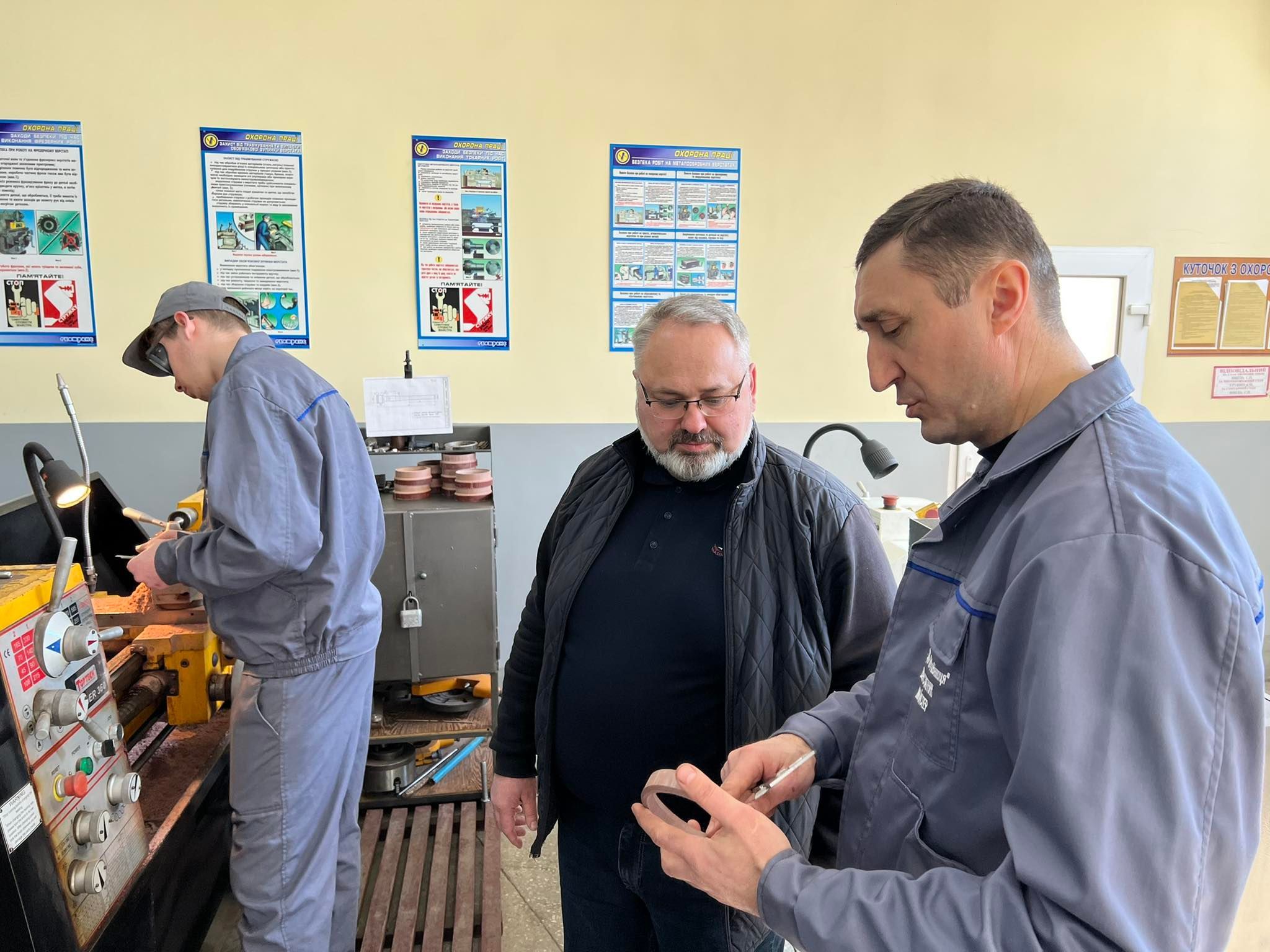 Новини Вінниці - фото з Токар та автослюсар. У Центрі профтехосвіти №1 переселенців безкоштовно навчають новим професіям