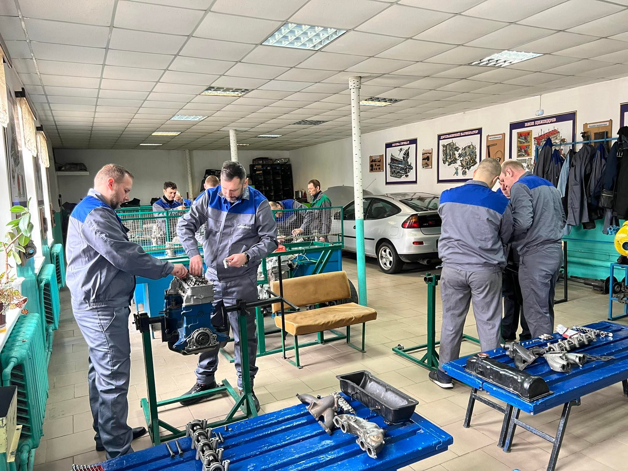 Новини Вінниці - фото з Токар та автослюсар. У Центрі профтехосвіти №1 переселенців безкоштовно навчають новим професіям