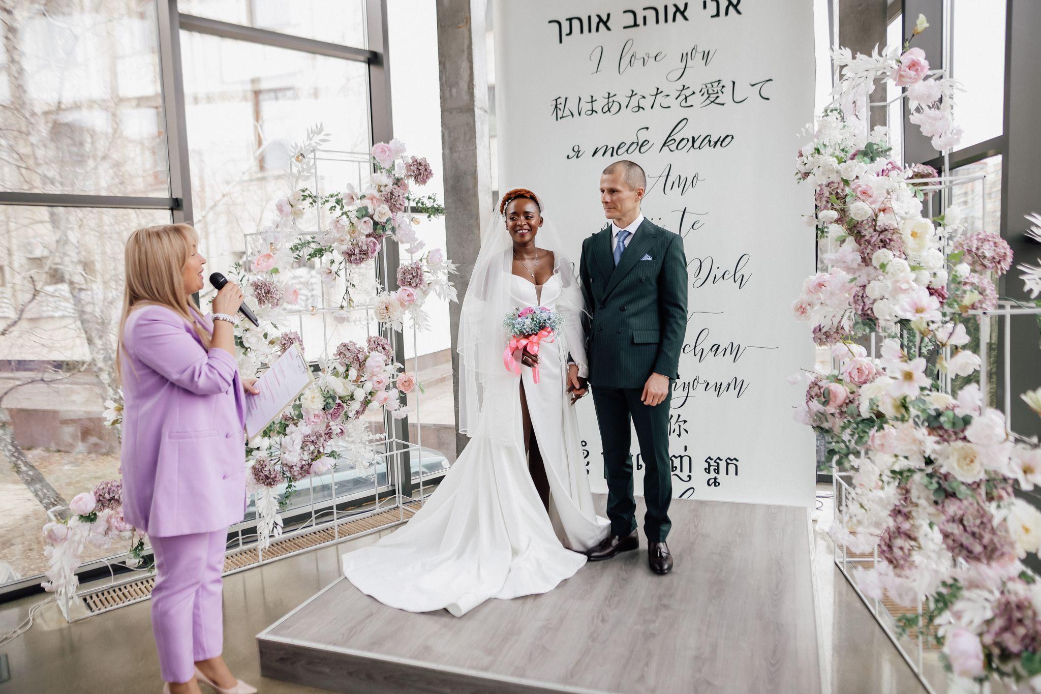 Новини Тернополя - фото з Аж мурахи по тілу! Студентка з Нігерії співає українською та збирає мільйони переглядів