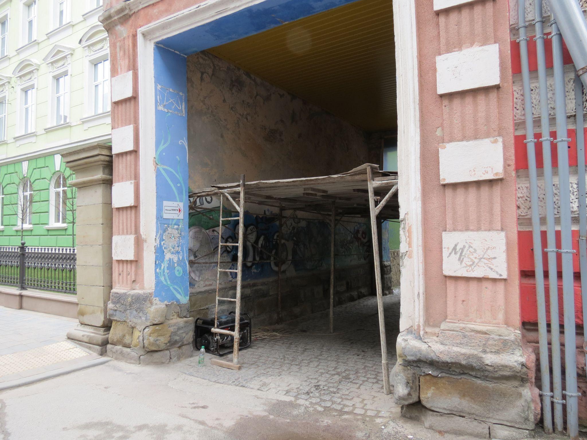 Новини Тернополя - фото з Реставрують арку у центрі Тернополя. Що там намалюють? (ФОТО ДНЯ)