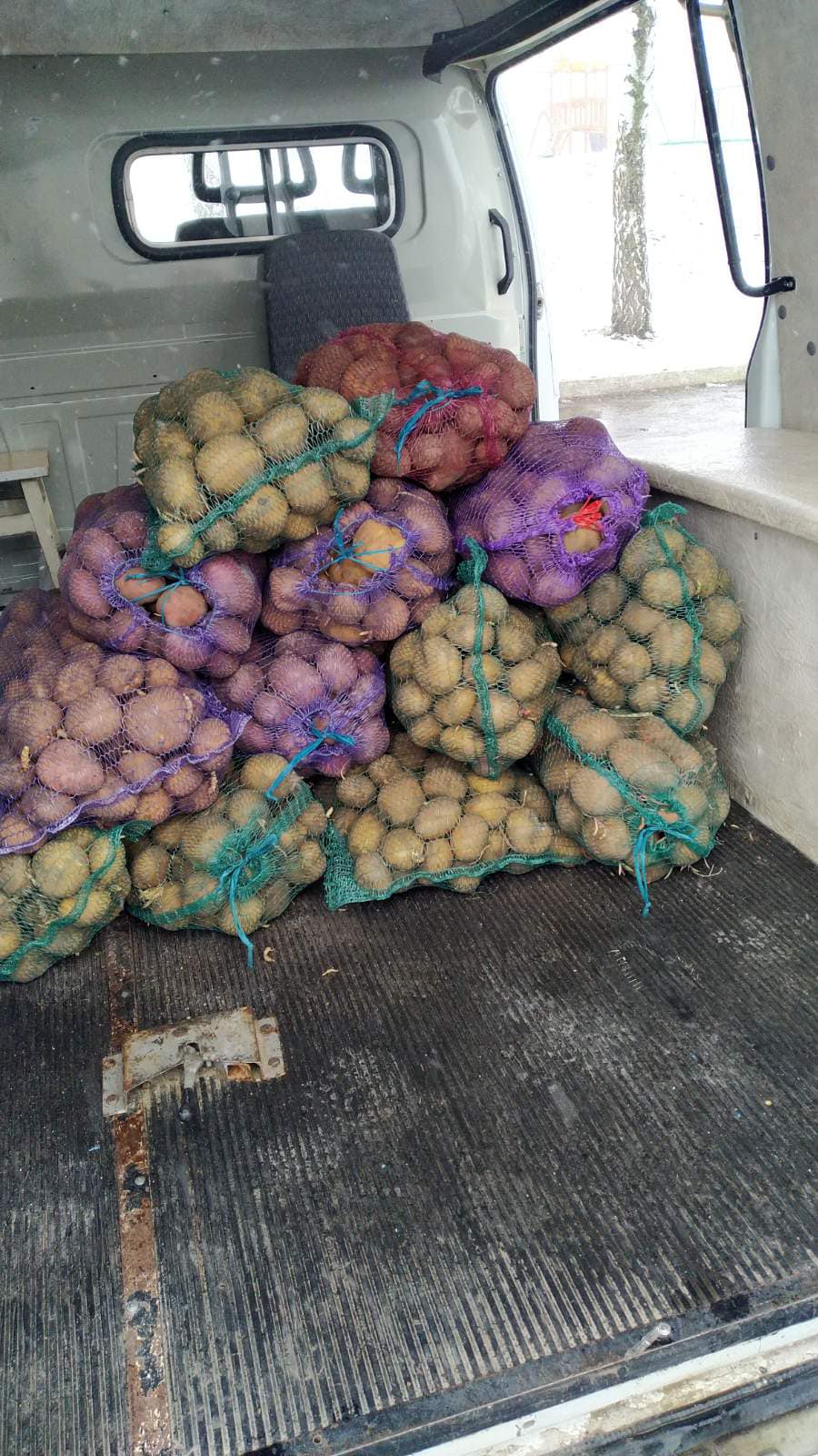 Новини Козятина - фото з Благодійна допомога: пиківчани передали ЦРЛ буряки та картоплю