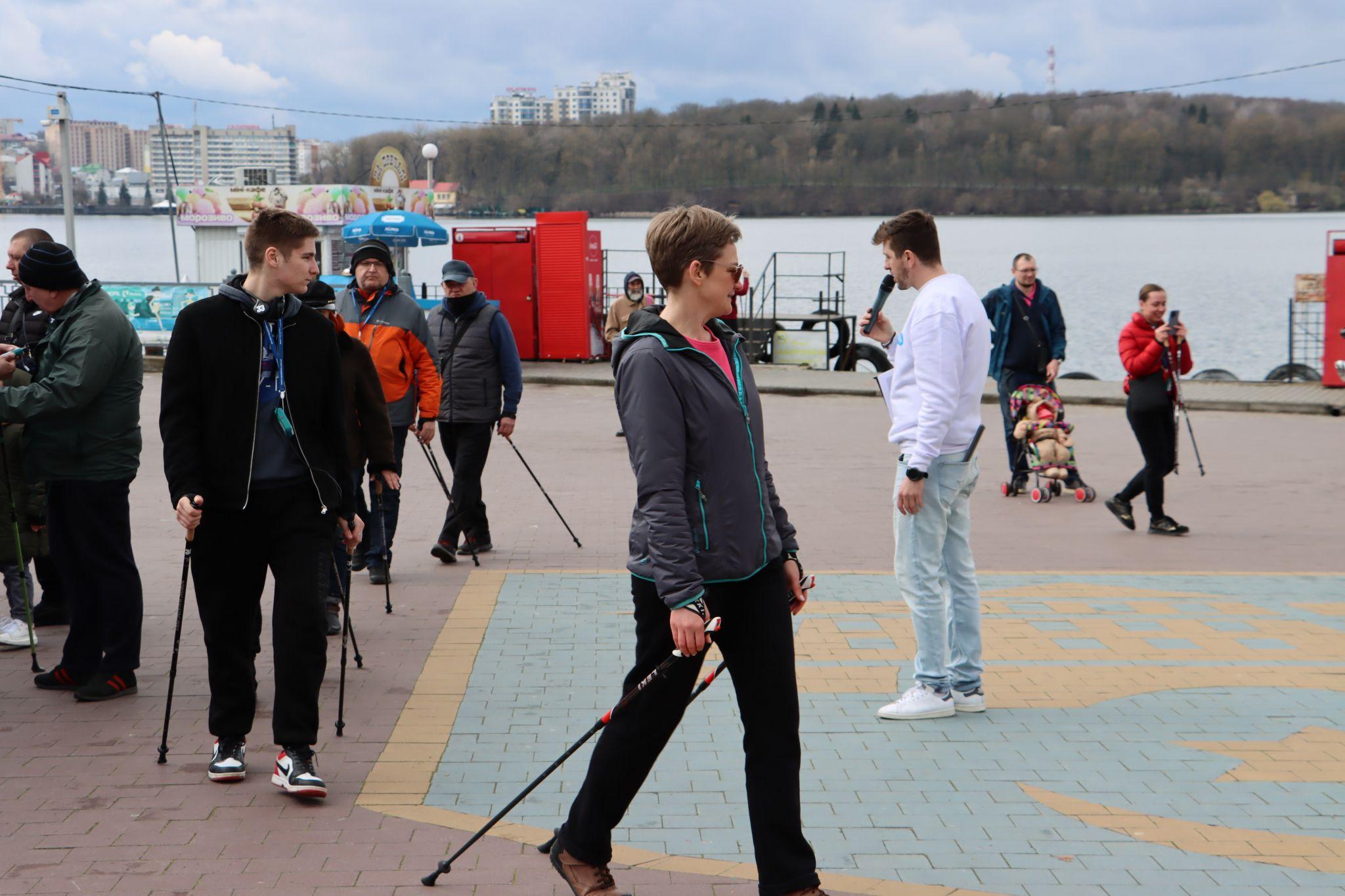 Новини Тернополя - фото з Як тернополяни брали участь у «Здоровій прогулянці» (ФОТОРЕПОРТАЖ)