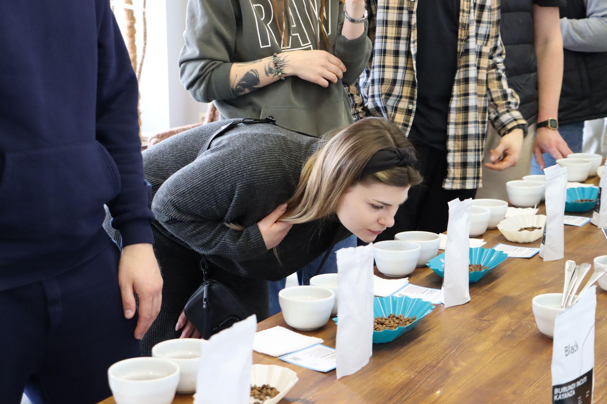 Новини Тернополя - фото з Дегустували каву, яку не купиш у магазині чи у кав’ярнях. У чому секрет?