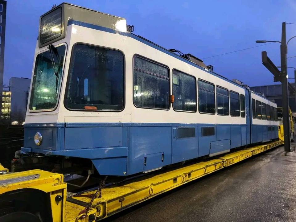 Новини Вінниці - фото з До Вінниці приїхав перший з нової партії швейцарський трамвай. Як він виглядає?