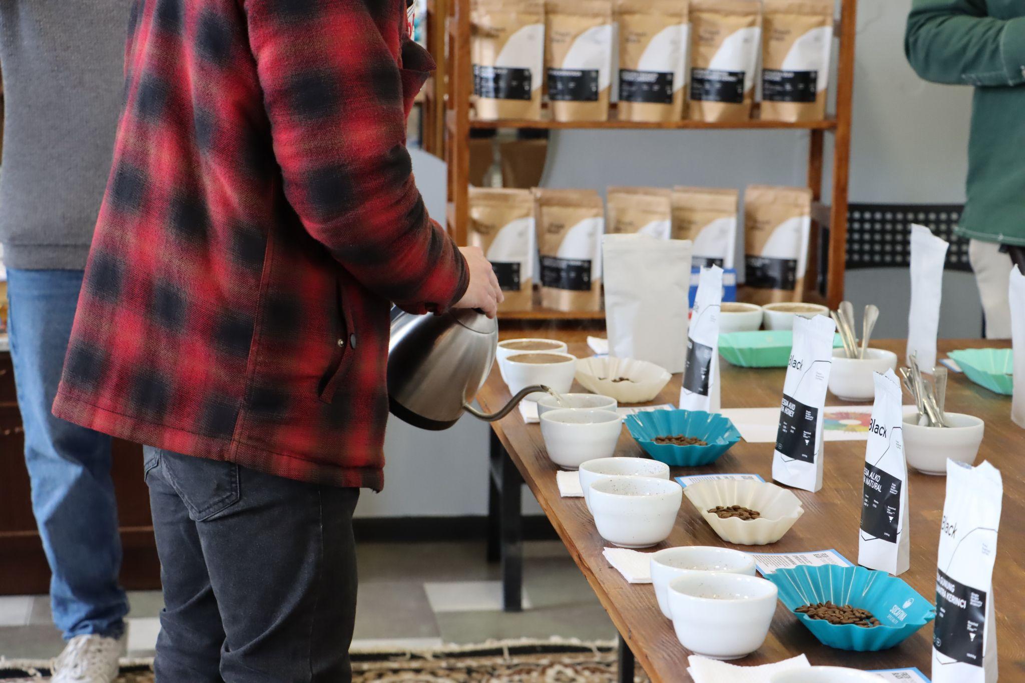 Новини Тернополя - фото з Дегустували каву, яку не купиш у магазині чи у кав’ярнях. У чому секрет?