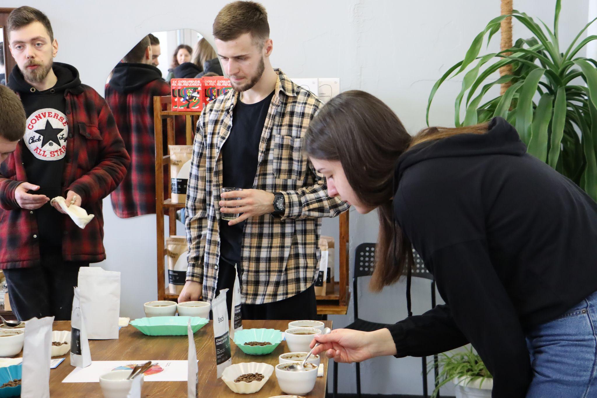 Новини Тернополя - фото з Дегустували каву, яку не купиш у магазині чи у кав’ярнях. У чому секрет?