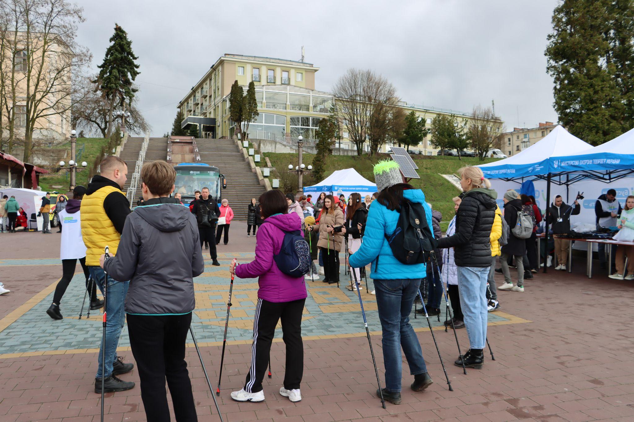 Новини Тернополя - фото з Як тернополяни брали участь у «Здоровій прогулянці» (ФОТОРЕПОРТАЖ)