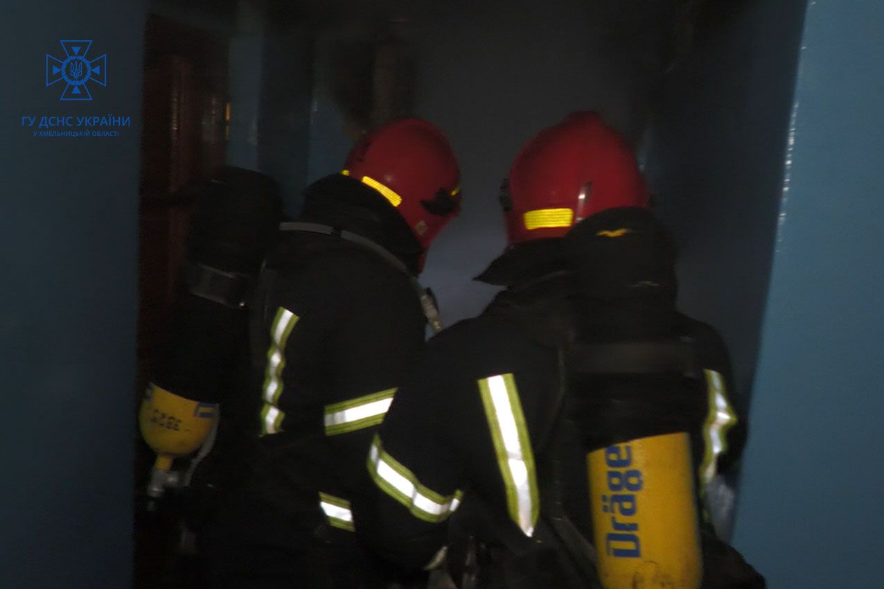 Новини Хмельницького - фото з На Молодіжній горіла квартира: пожежники евакуювали двох людей (ФОТО, ВІДЕО)