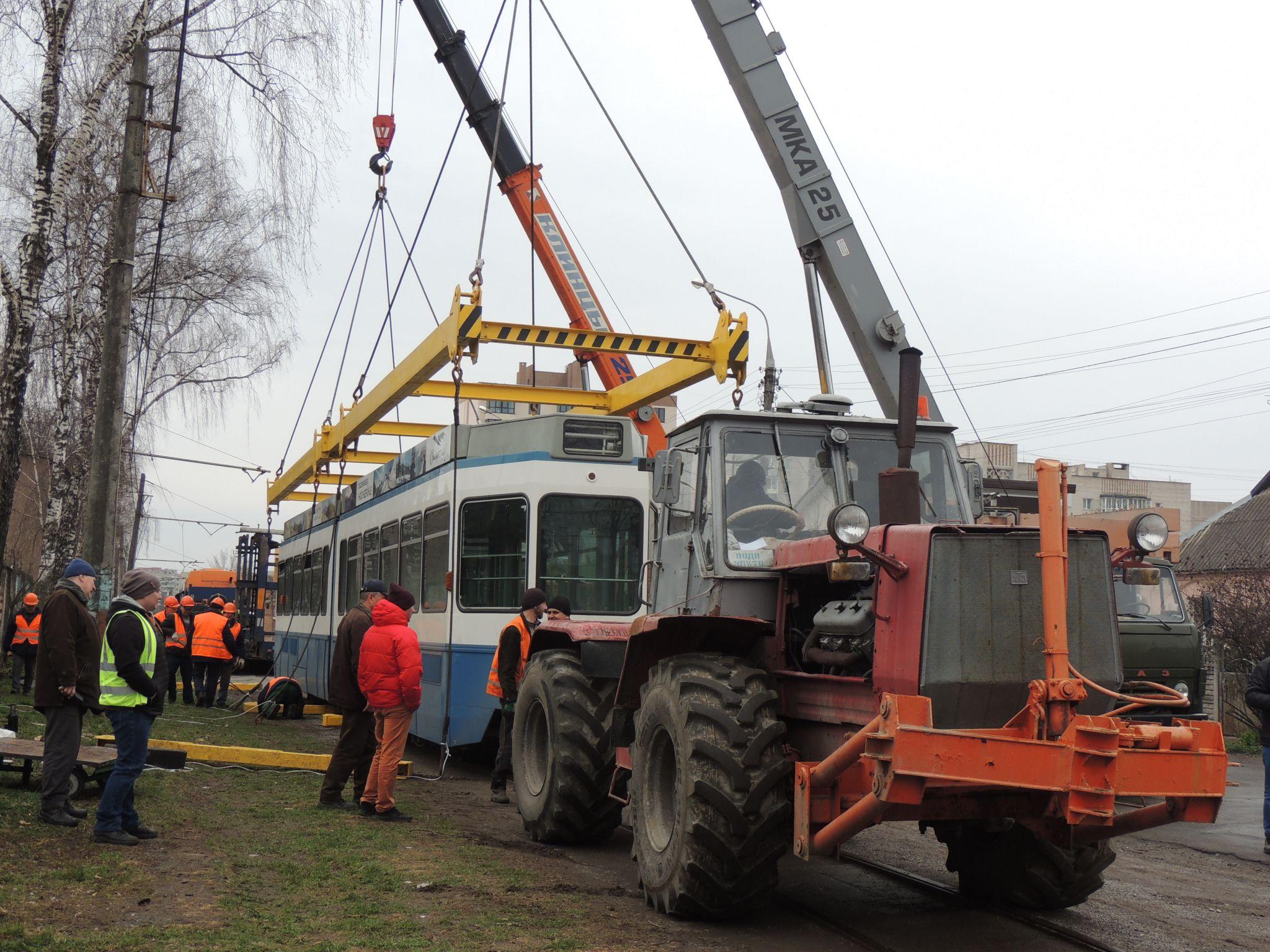 Новини Вінниці - фото з До Вінниці привезли ще три трамваї зі Швейцарії. Що це за вагони?