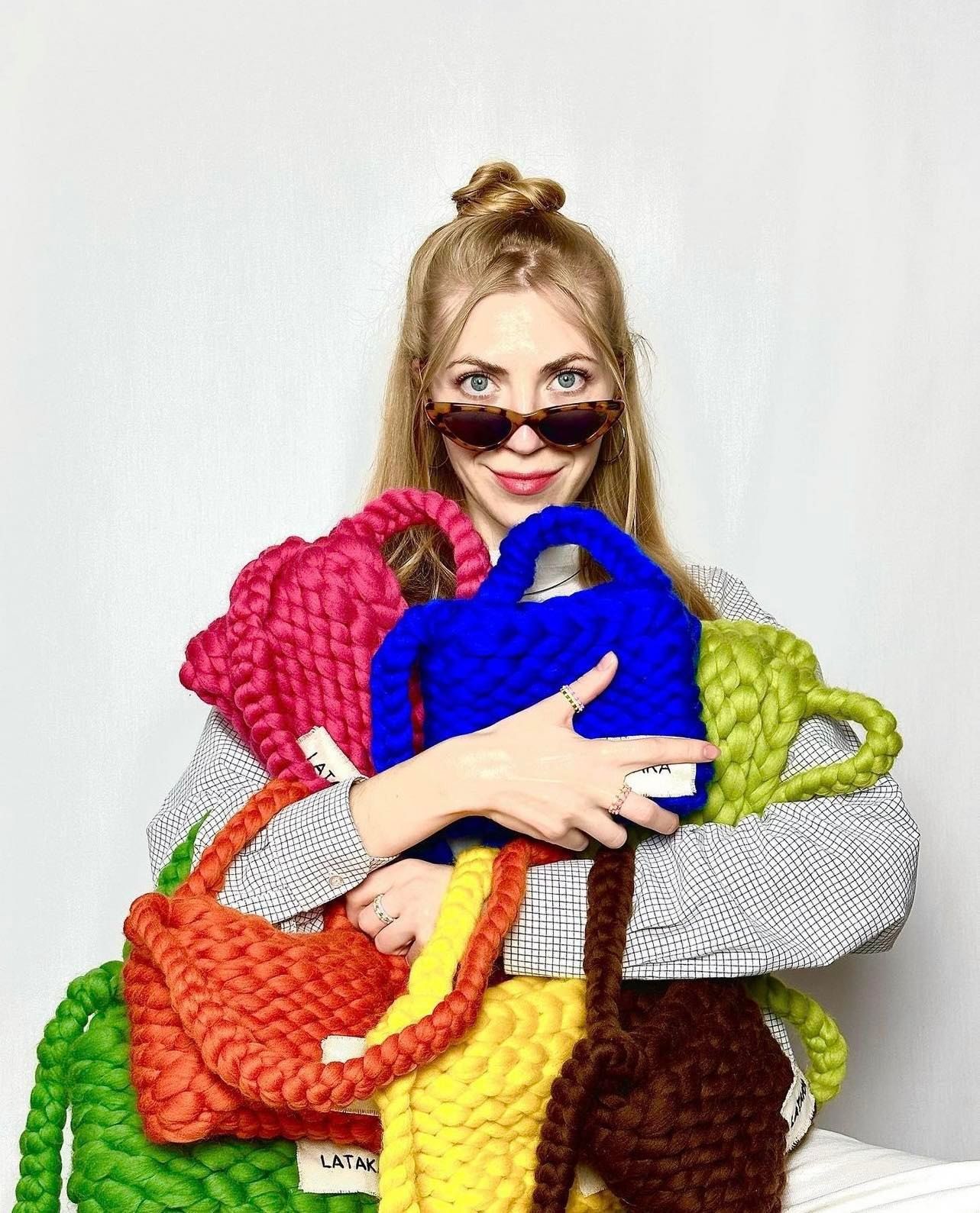 Новини Вінниці - фото з Від графіка до дизайнерки аксесуарів. Як війна навчила вінничанку втілювати мрії у життя