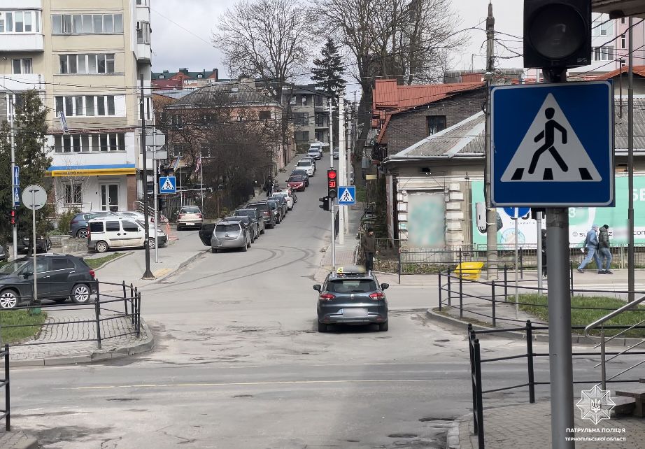 Новини Тернополя - фото з Патрульні розповіли, як правильно переїжджати перехрестя вулиць С.Крушельницької та Ю.Опільського