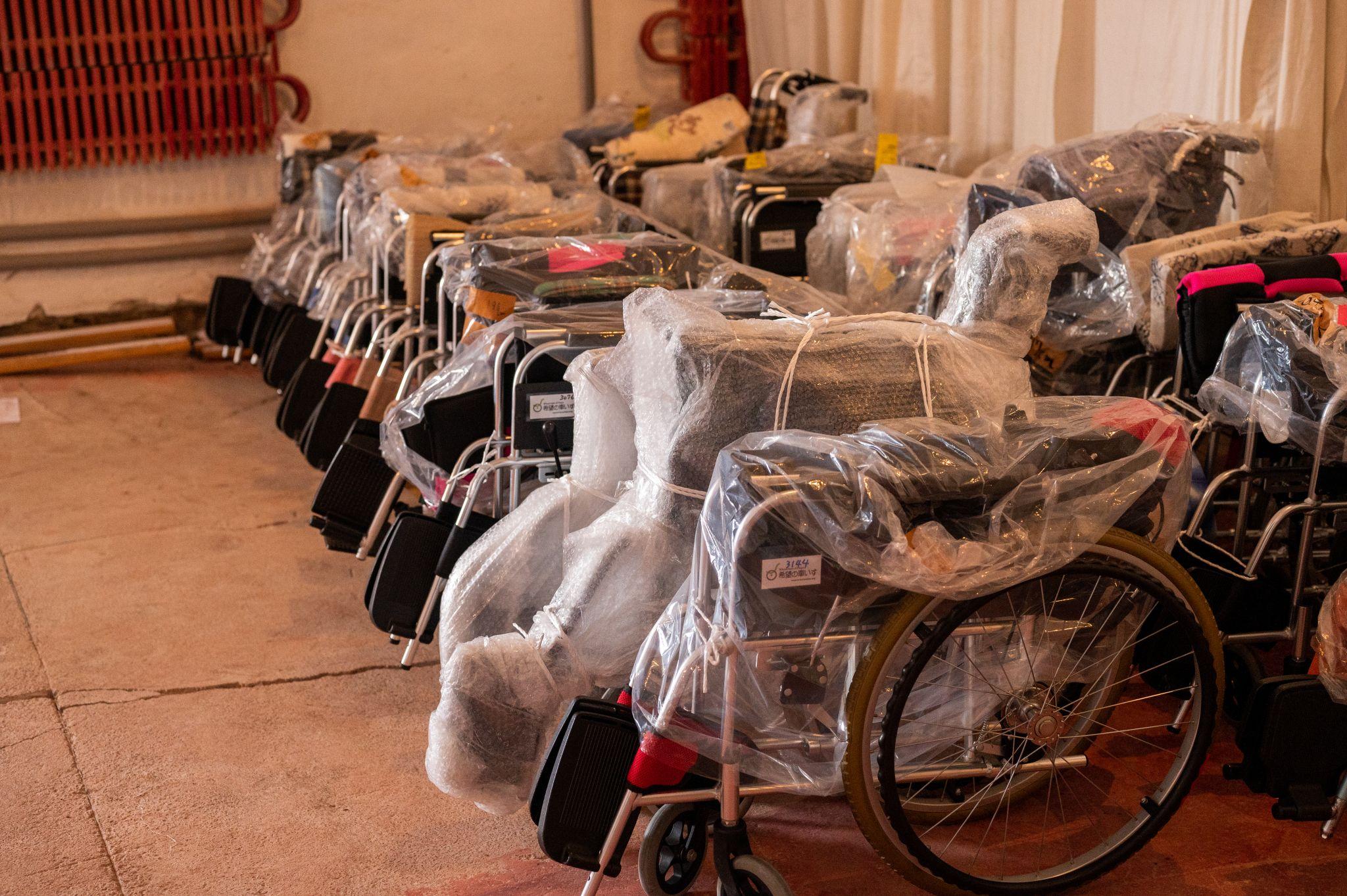 Новини Тернополя - фото з Лікарні Збаража отримали понад 100 крісел колісних від благодійного фонду