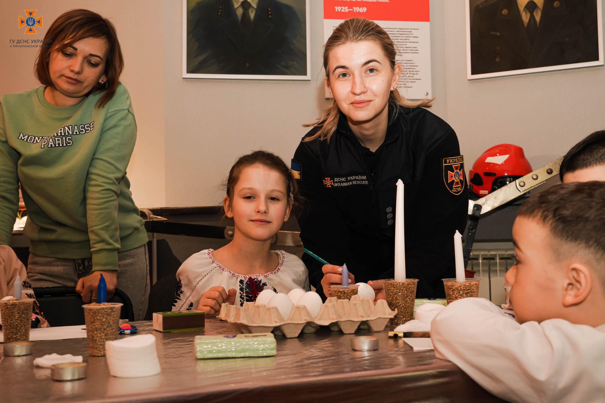 Новини Тернополя - фото з Великодня арт-терапія для дітей тернопільських рятувальників