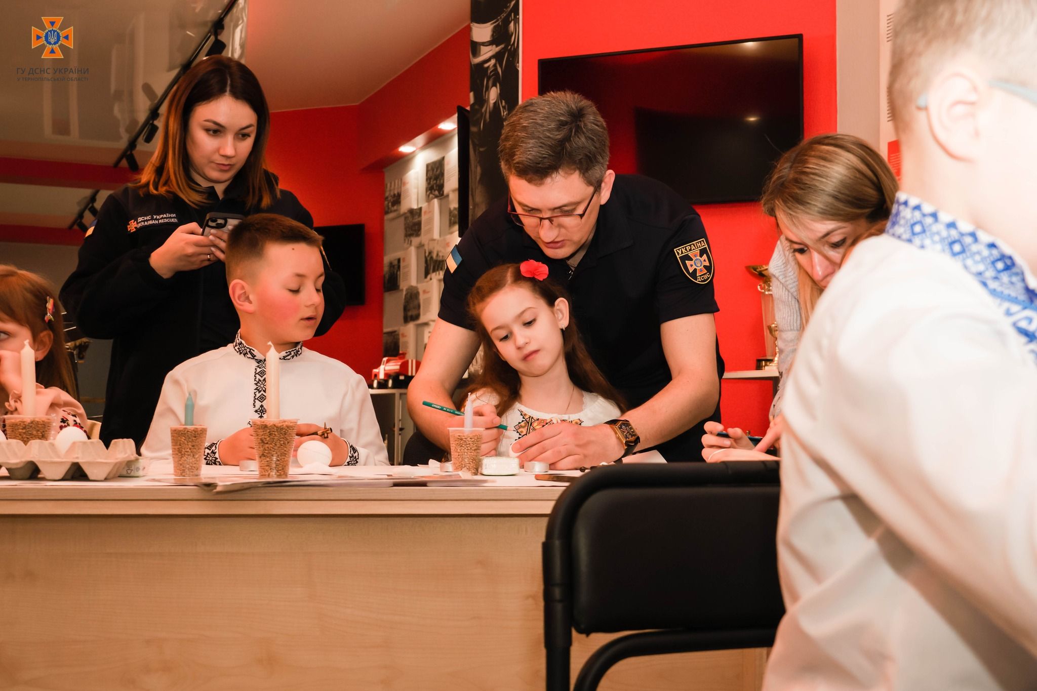 Новини Тернополя - фото з Великодня арт-терапія для дітей тернопільських рятувальників