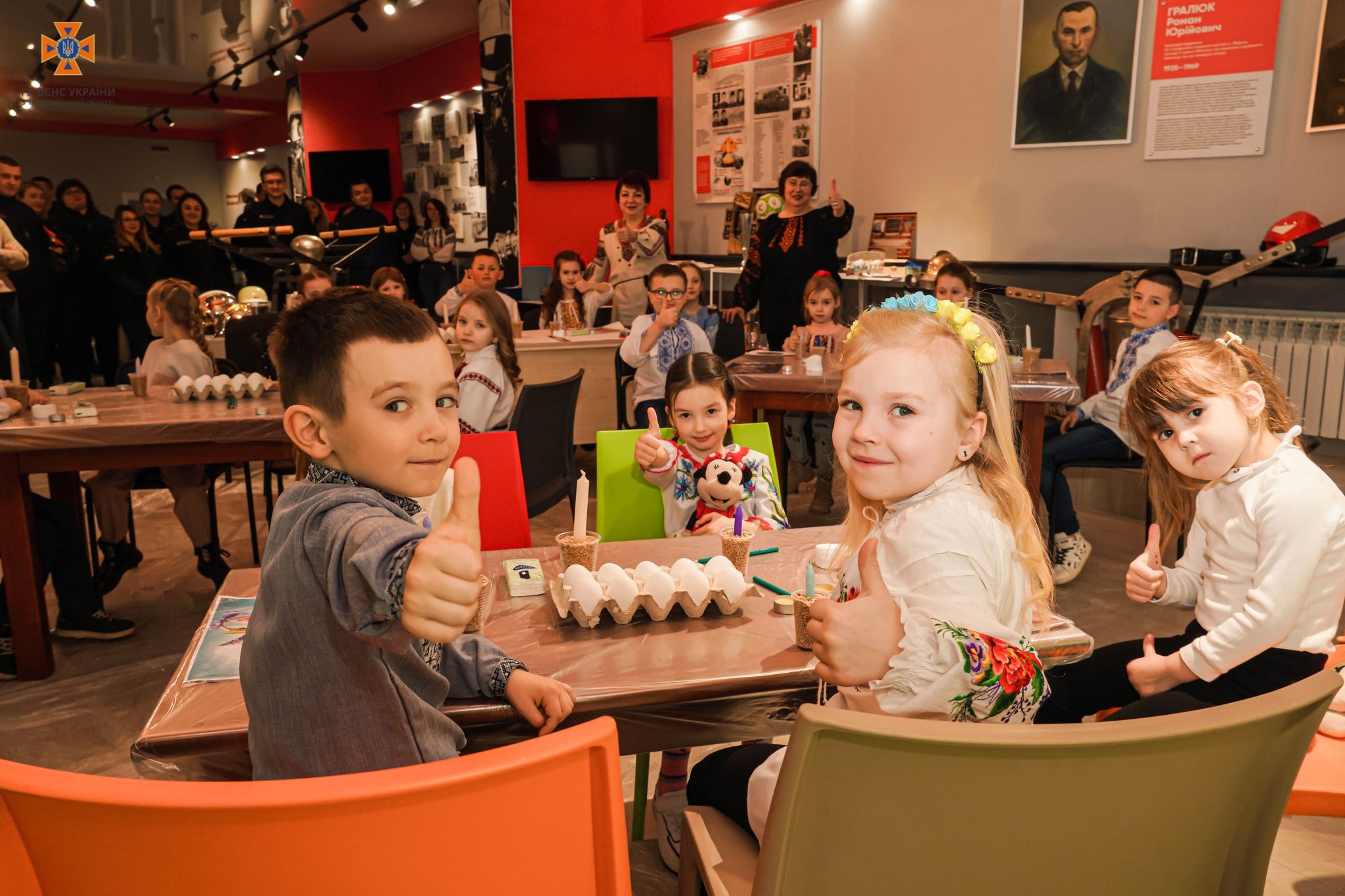 Новини Тернополя - фото з Великодня арт-терапія для дітей тернопільських рятувальників