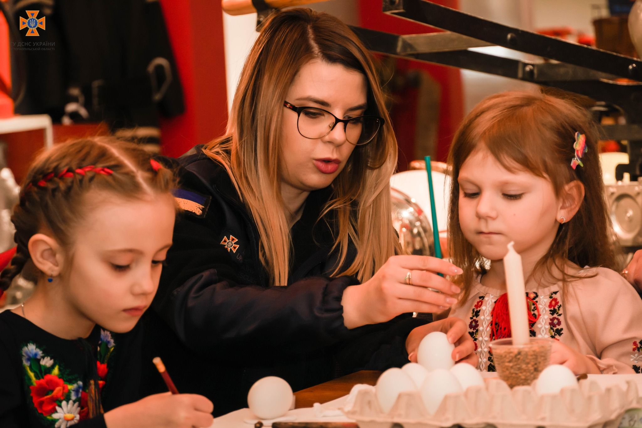 Новини Тернополя - фото з Великодня арт-терапія для дітей тернопільських рятувальників