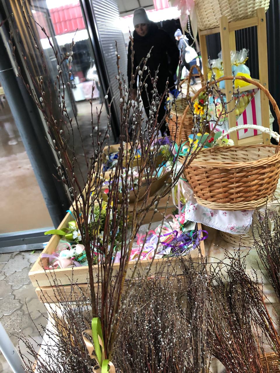 Новини Тернополя - фото з Із сухоцвітом та патріотичними стрічками: за скільки продають букети до Вербної неділі