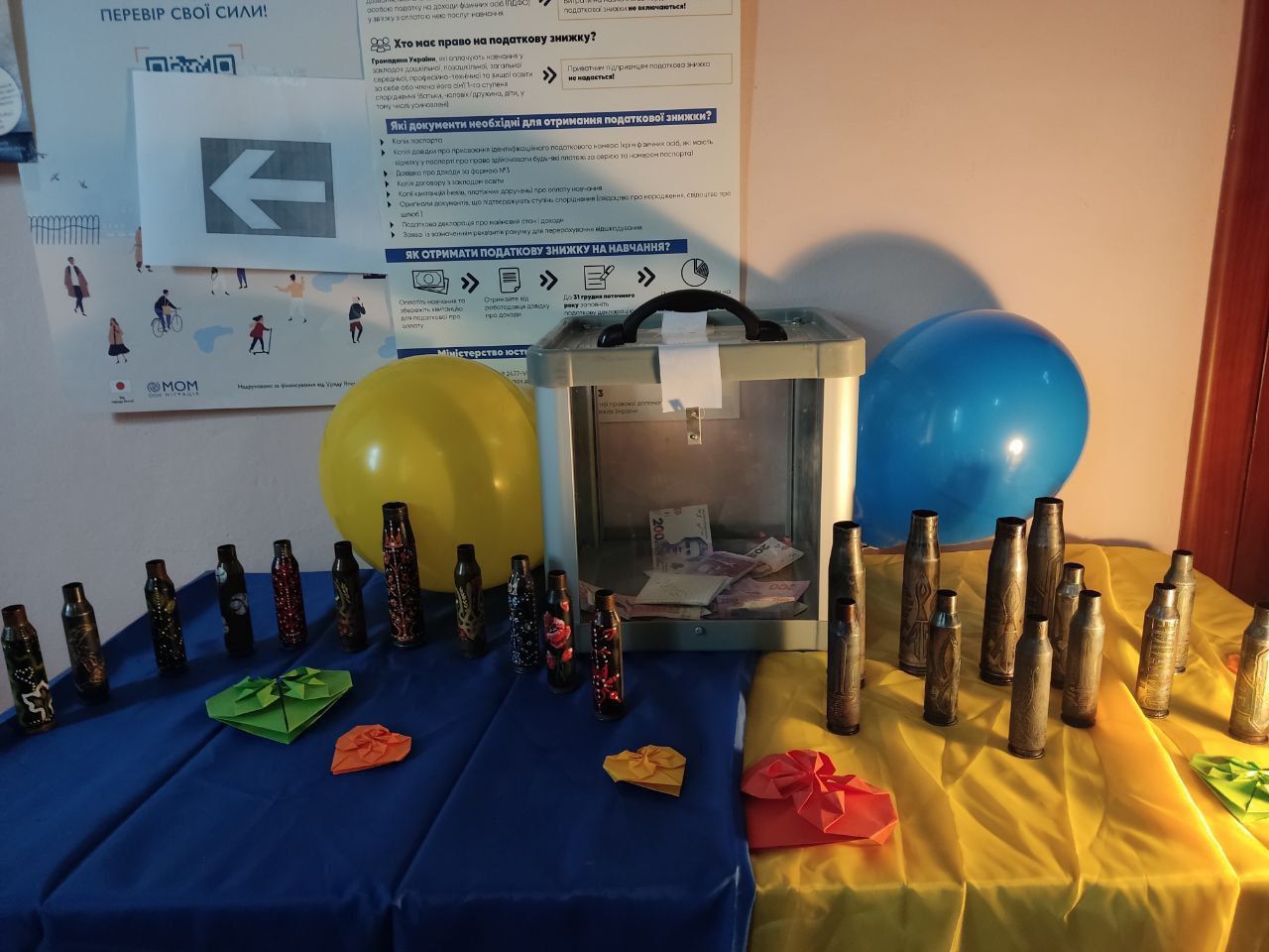 Новини Тернополя - фото з Розмальовані гільзи, смаколики та сувеніри: студенти Тернополя влаштували благодійний ярмарок для ЗСУ