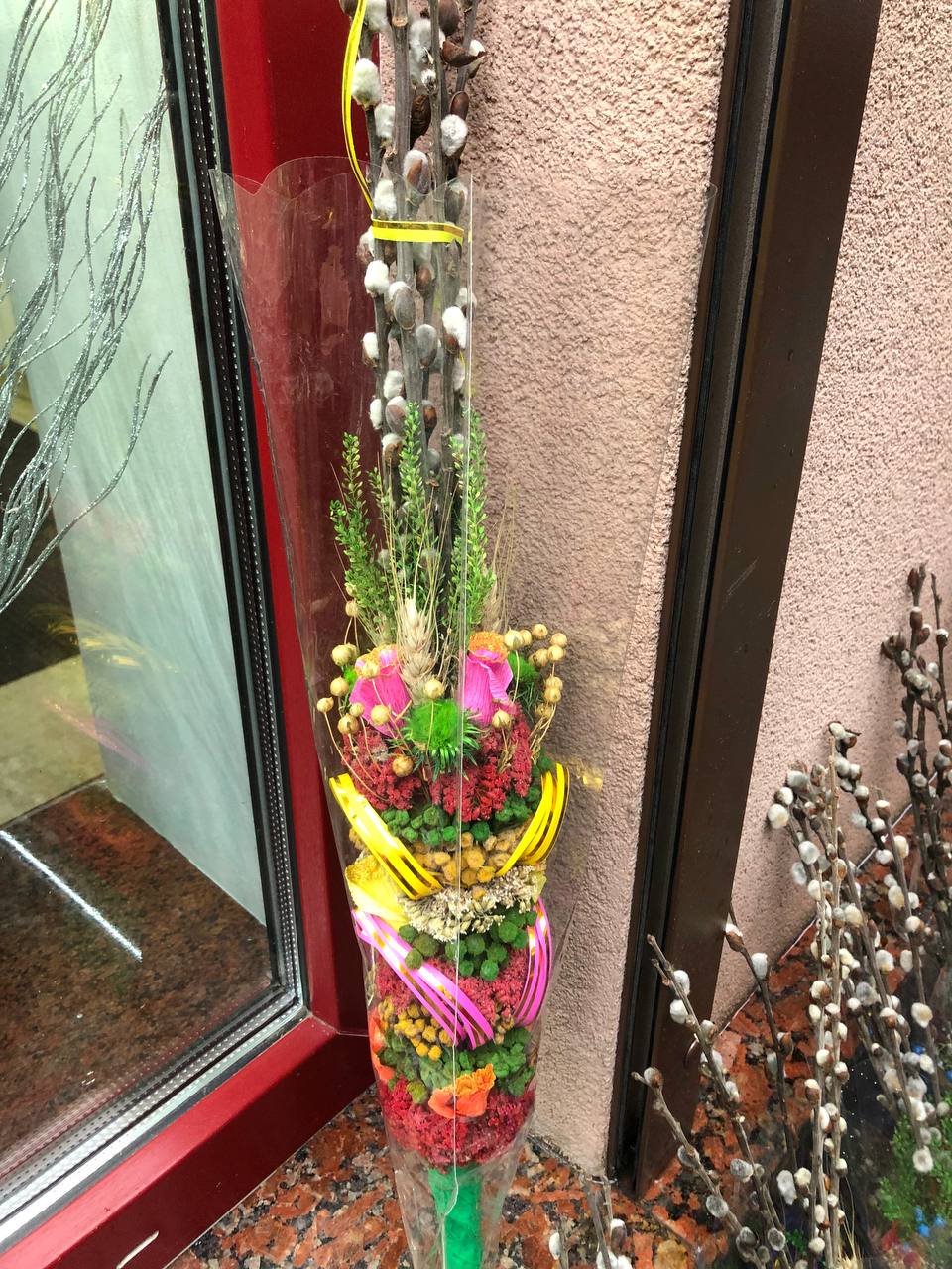 Новини Тернополя - фото з Із сухоцвітом та патріотичними стрічками: за скільки продають букети до Вербної неділі