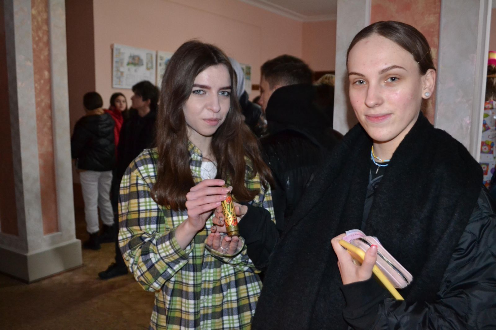 Новини Тернополя - фото з Розмальовані гільзи, смаколики та сувеніри: студенти Тернополя влаштували благодійний ярмарок для ЗСУ