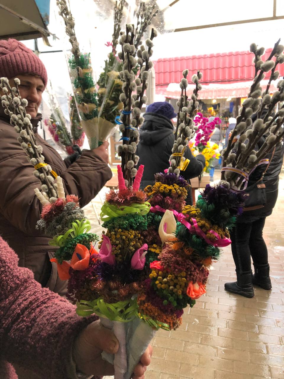 Новини Тернополя - фото з Із сухоцвітом та патріотичними стрічками: за скільки продають букети до Вербної неділі