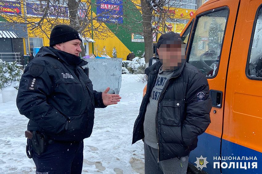 Новини Хмельницького - фото з У Дунаївцях чоловік зі зброєю пограбував банк. Виніс понад 160 тисяч (ФОТО)