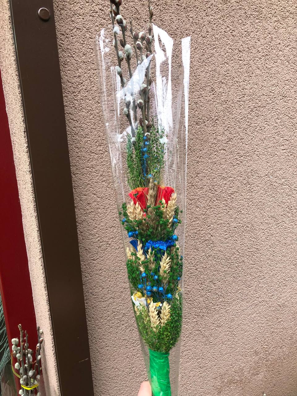 Новини Тернополя - фото з Із сухоцвітом та патріотичними стрічками: за скільки продають букети до Вербної неділі