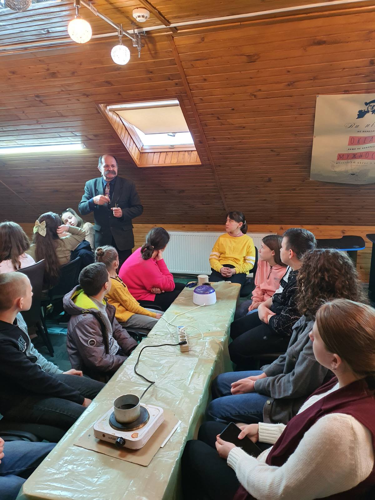 Новини Тернополя - фото з У Великогаївській громаді дітей захисників навчали розписувати писанки
