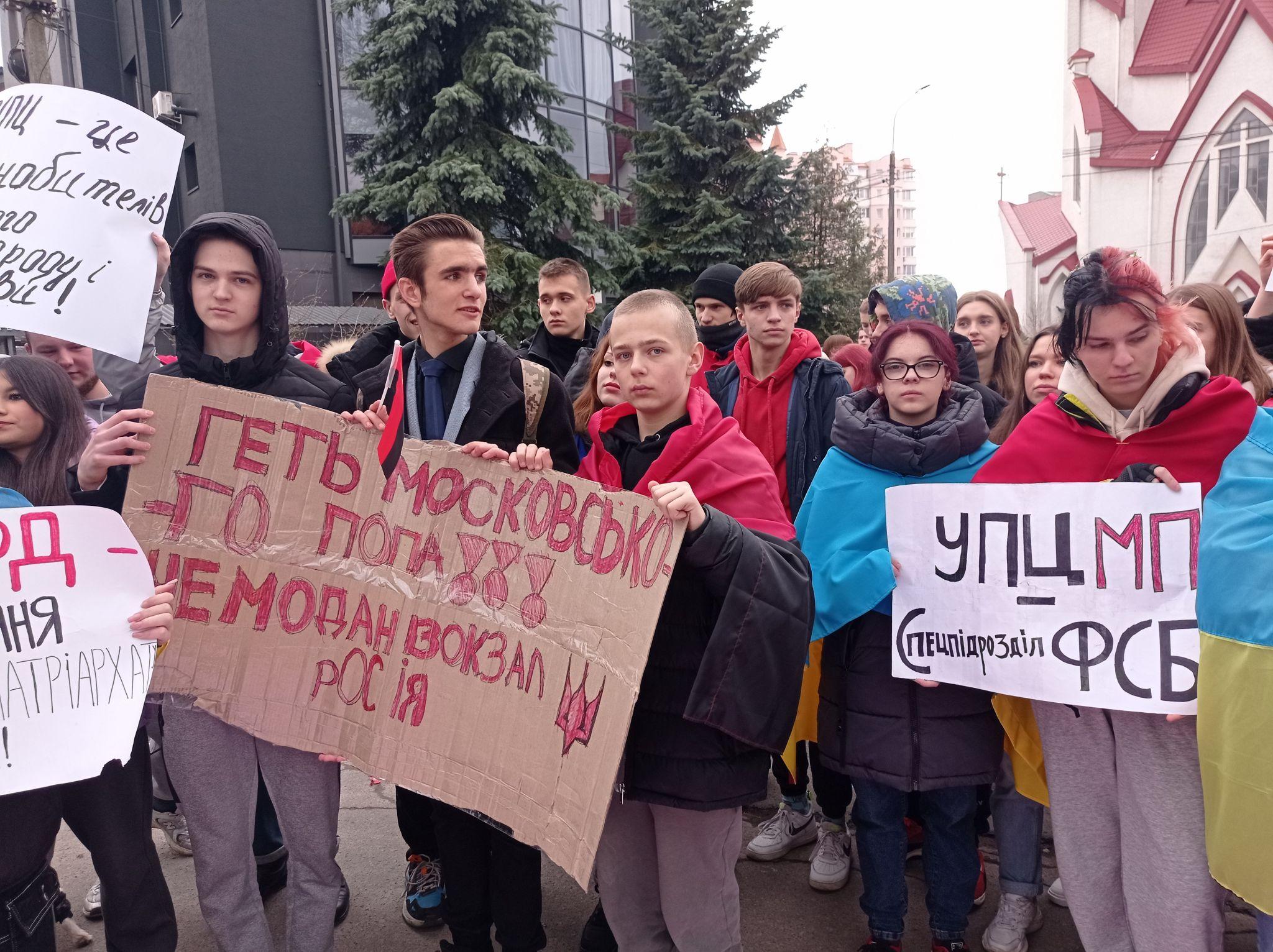 Новини Тернополя - фото з У Тернополі знову протестують проти московського патріархату: активісти вийшли на мітинг 8 квітня