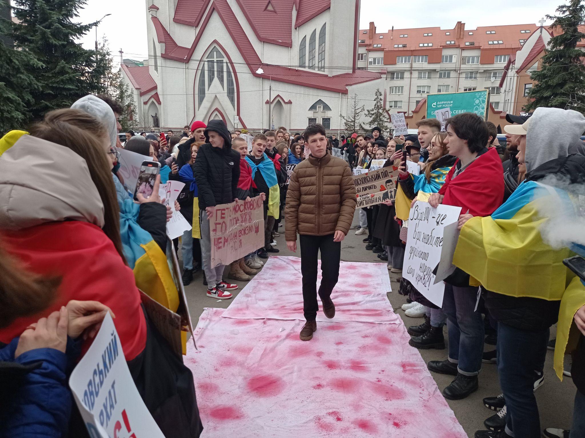 Новини Тернополя - фото з У Тернополі знову протестують проти московського патріархату: активісти вийшли на мітинг 8 квітня