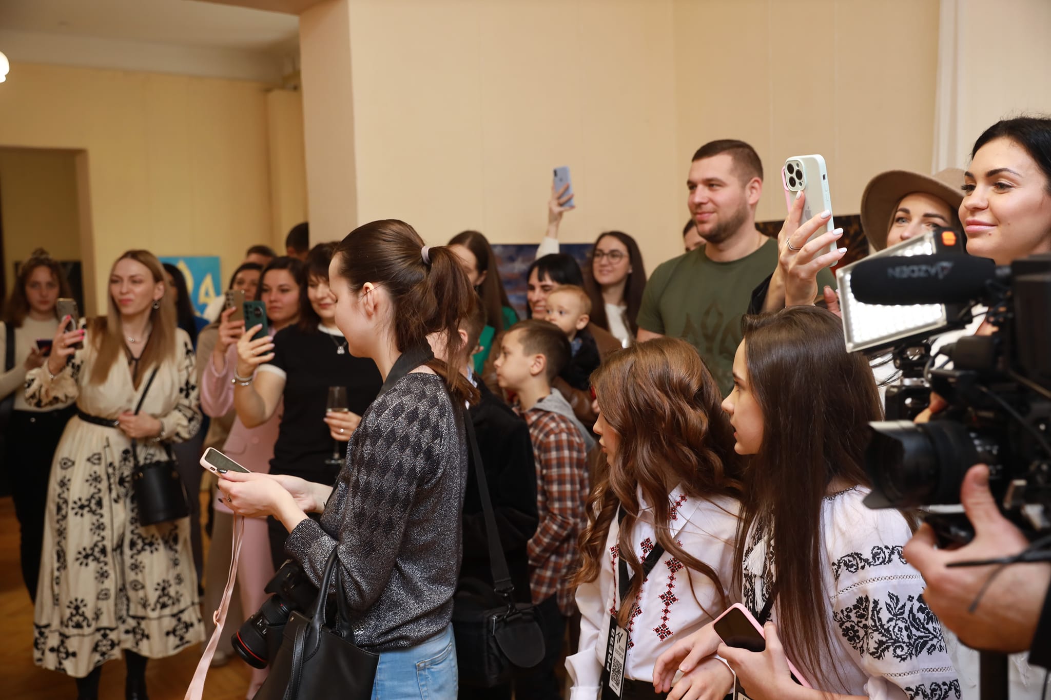 Новини Вінниці - фото з Все починається з «Енергії». Відкрилась благодійна виставка картин Світлани Теренчук