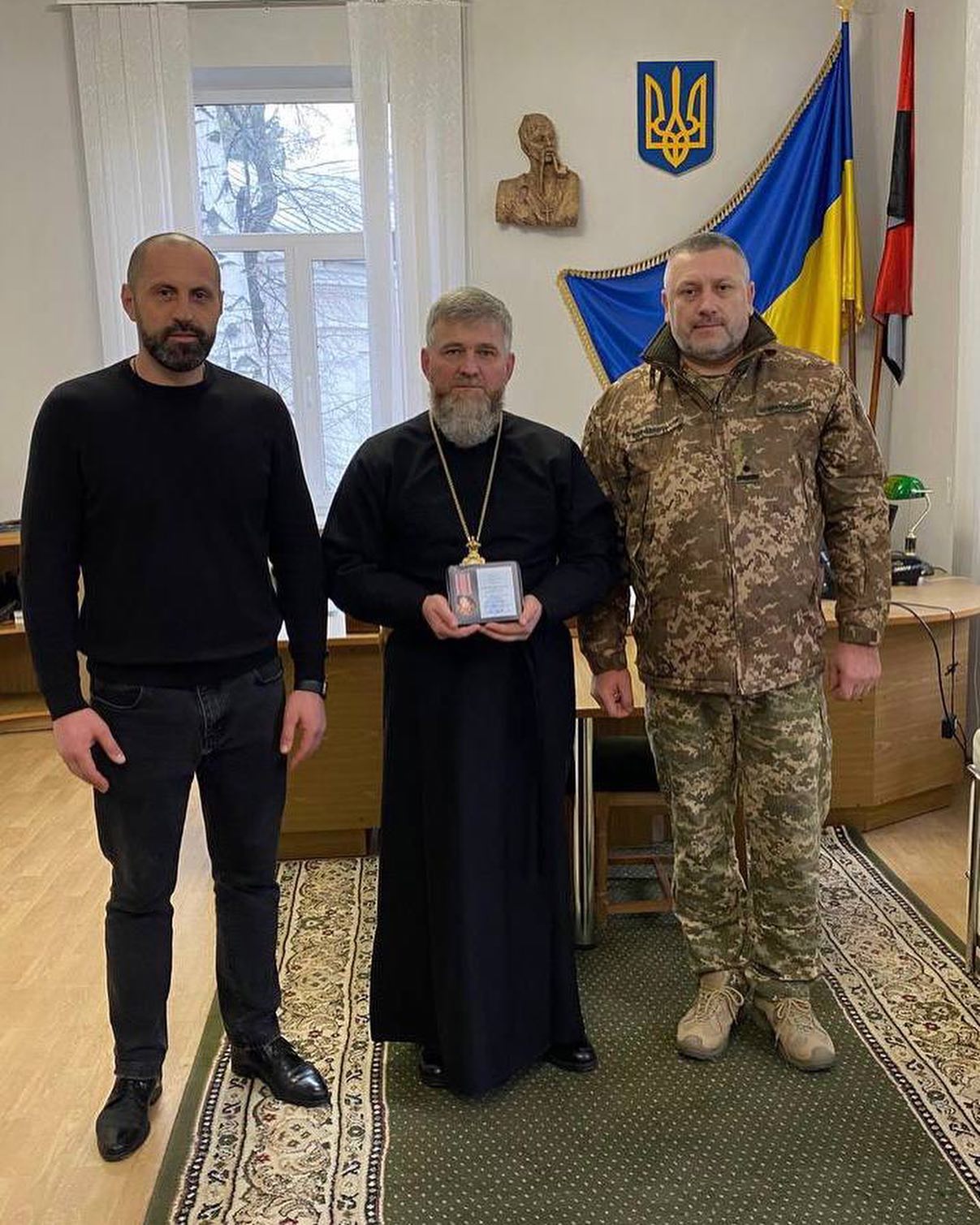Новини Вінниці - фото з «Історії душевні та драматичні». Протоієрей Ростислав Процанін з 2014 року допомагає воїнам