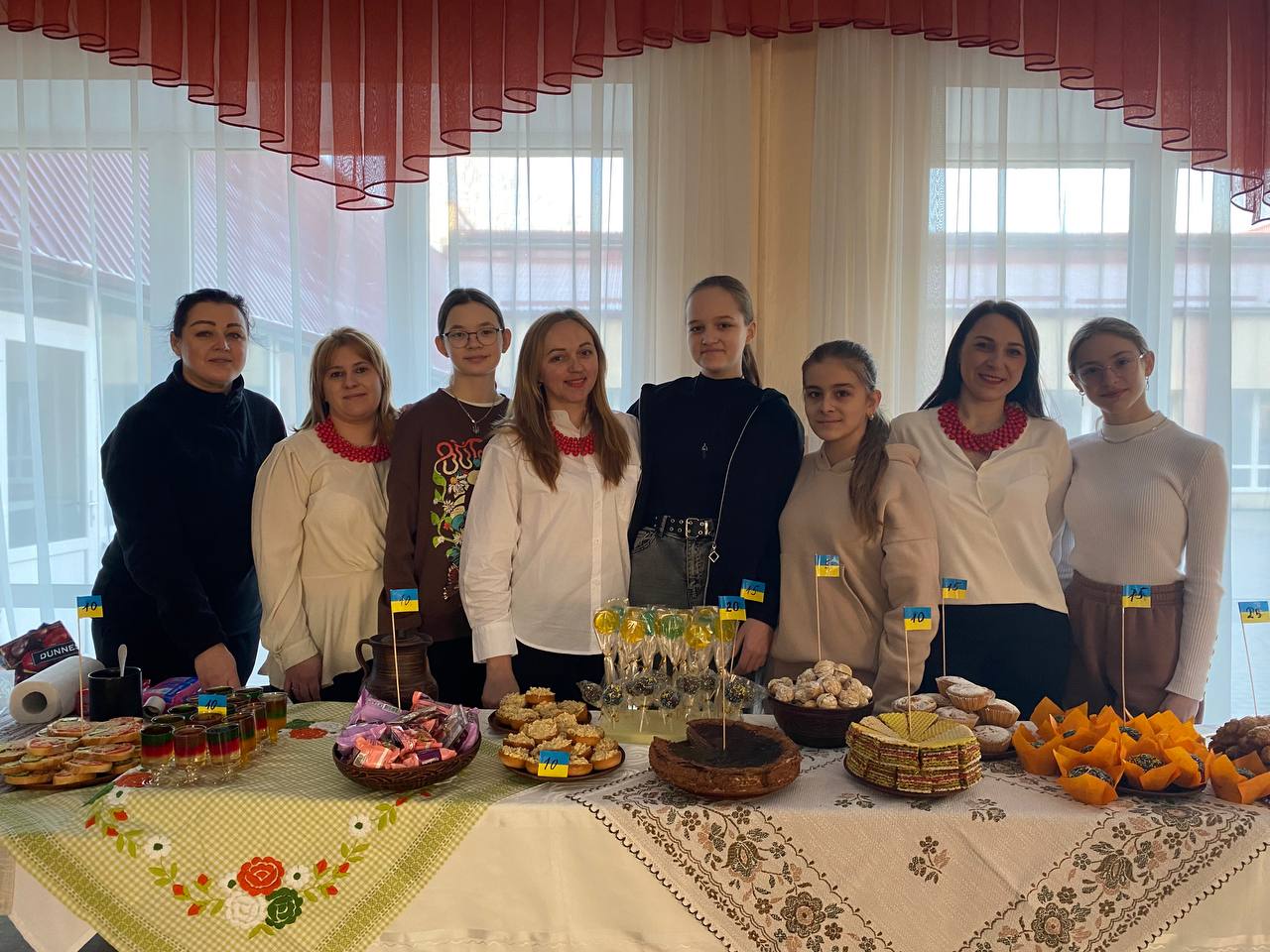 Новини Хмельницького - фото з Волочиські школярі зібрали на ярмарку 219 тисяч для ЗСУ