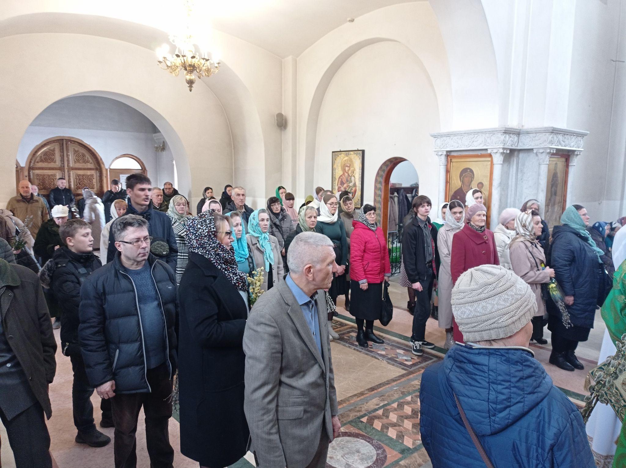 Новини Тернополя - фото з Як тернополяни освячували вербу: репортаж з храмів