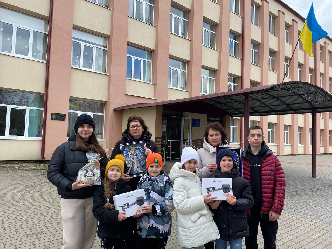 Новини Хмельницького - фото з Волочиські школярі зібрали на ярмарку 219 тисяч для ЗСУ