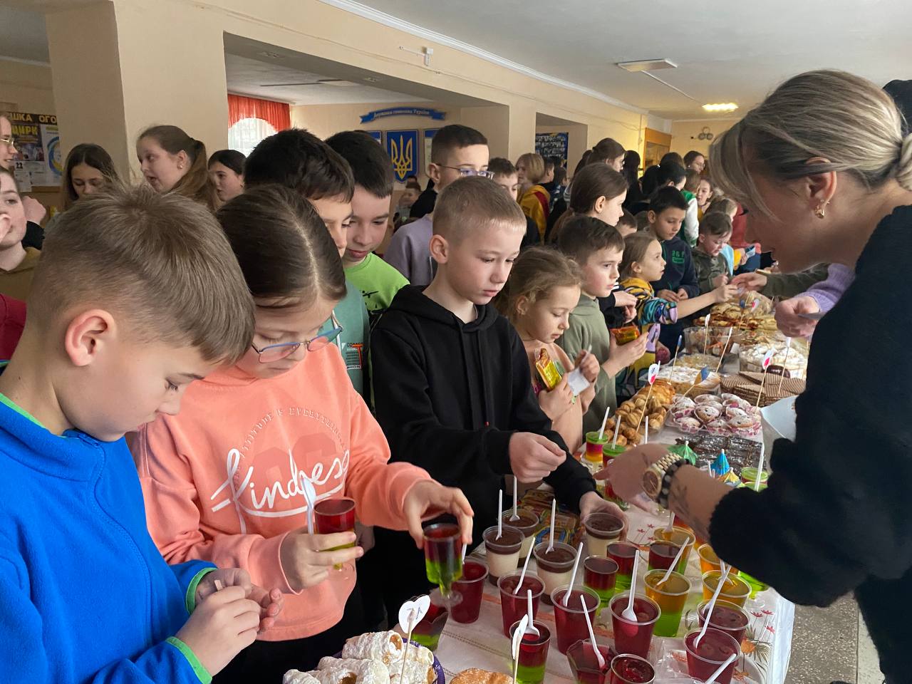 Новини Хмельницького - фото з Волочиські школярі зібрали на ярмарку 219 тисяч для ЗСУ