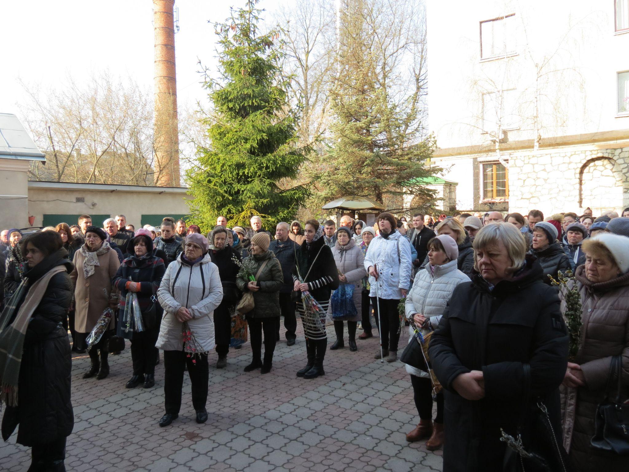 Новини Тернополя - фото з Як тернополяни освячували вербу: репортаж з храмів