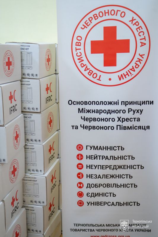 Новини Тернополя - фото з Одинокі та малозабезпечені тернополяни отримають благодійні набори від Червоного Хреста