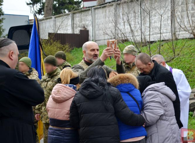 Новини Хмельницького - фото з Хмельницький попрощався з воїном Антоном Фарващуком. Йому було 23