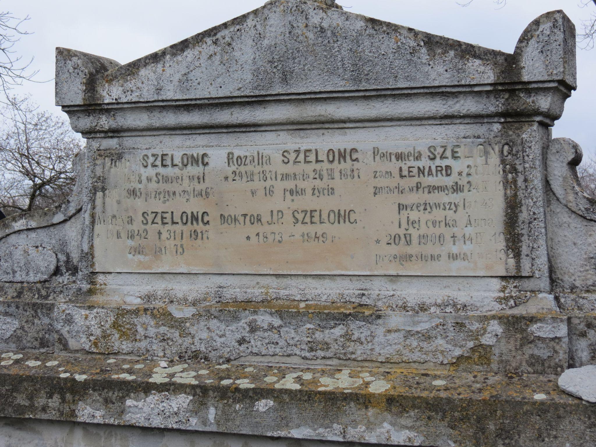 Новини Тернополя - фото з Як виглядають старі та незвичайні поховання на Микулинецькому кладовищі (ФОТОРЕПОРТАЖ)