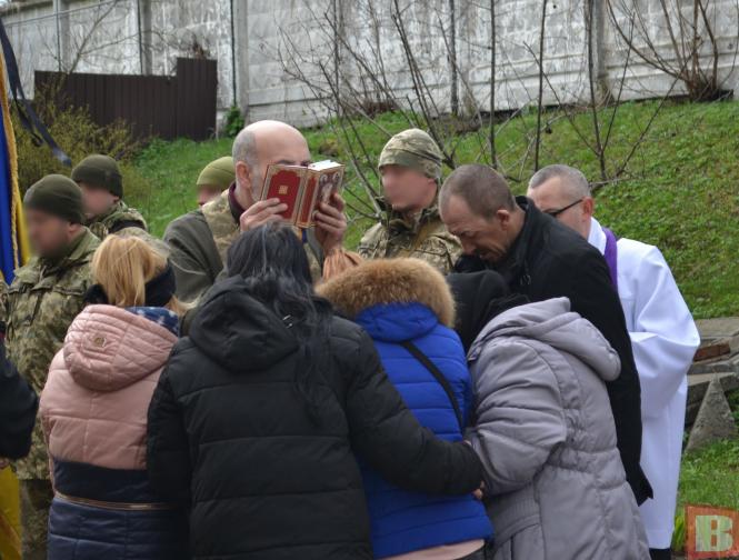 Новини Хмельницького - фото з Хмельницький попрощався з воїном Антоном Фарващуком. Йому було 23